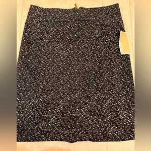 NWT! Michael Kors size 4 Skirt! 🖤🤍